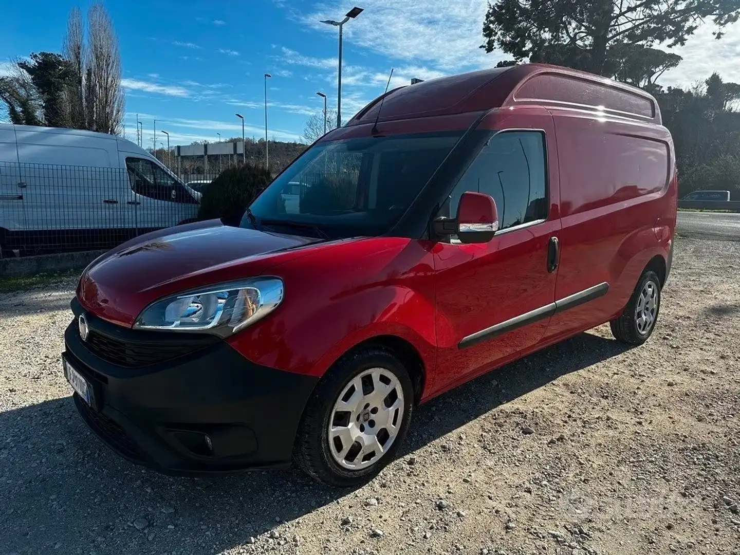 Fiat Doblo con tetto alto e passo lungo Rosso - 1