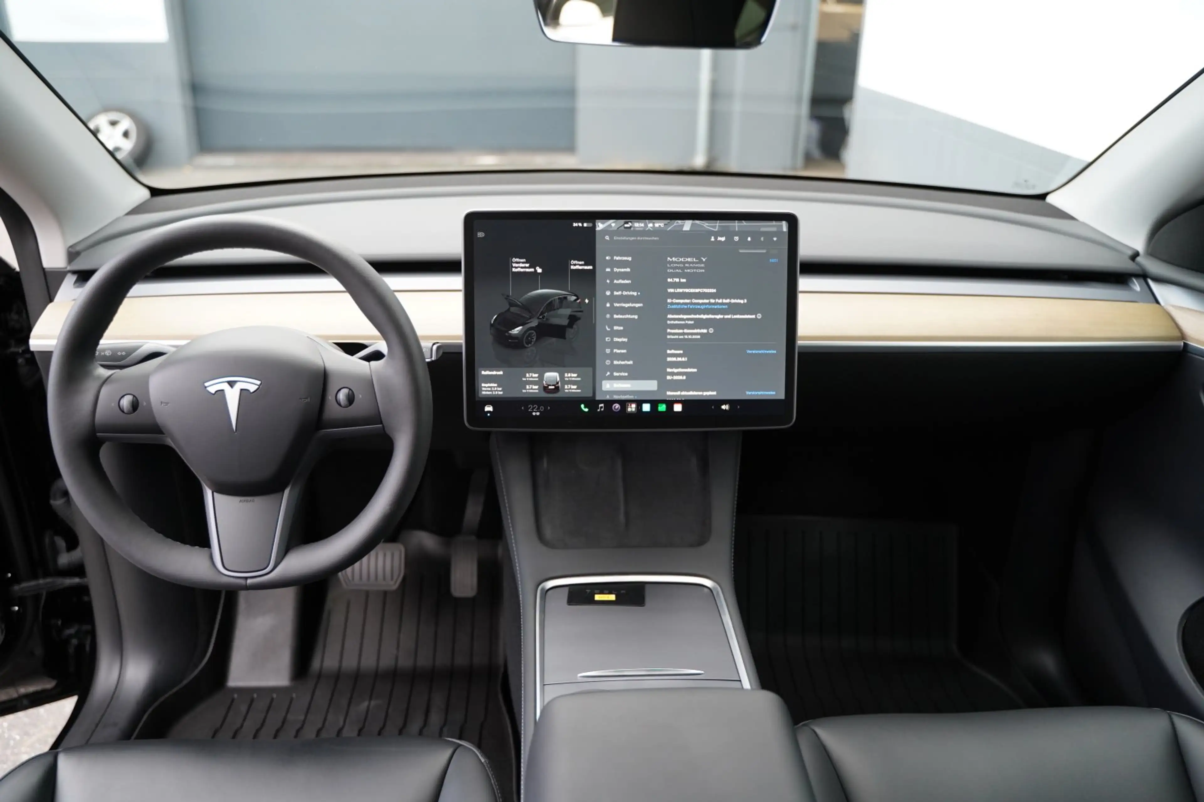 Tesla Model Y Long Range AWD *AHK*20-Zoll* — photo 2