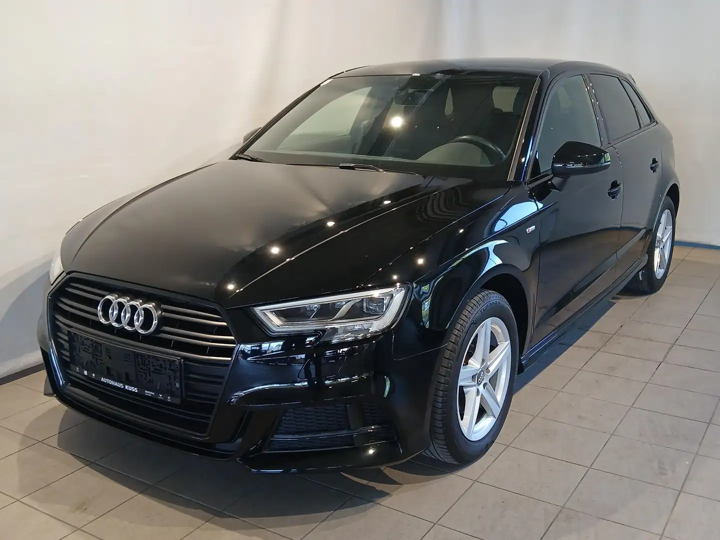 Audi A3 30 TFSI S-line exterieur Schwarz - 1