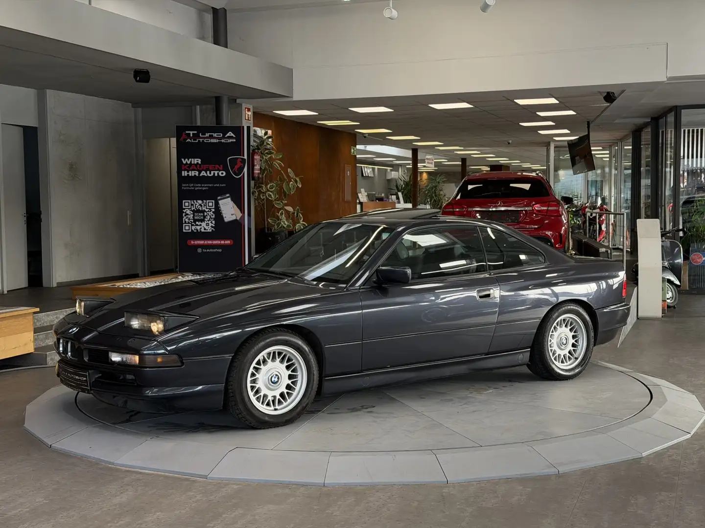 BMW 850 i Coupe Aut. *1-Hand*Schiebedach*LEDER* Schwarz - 1
