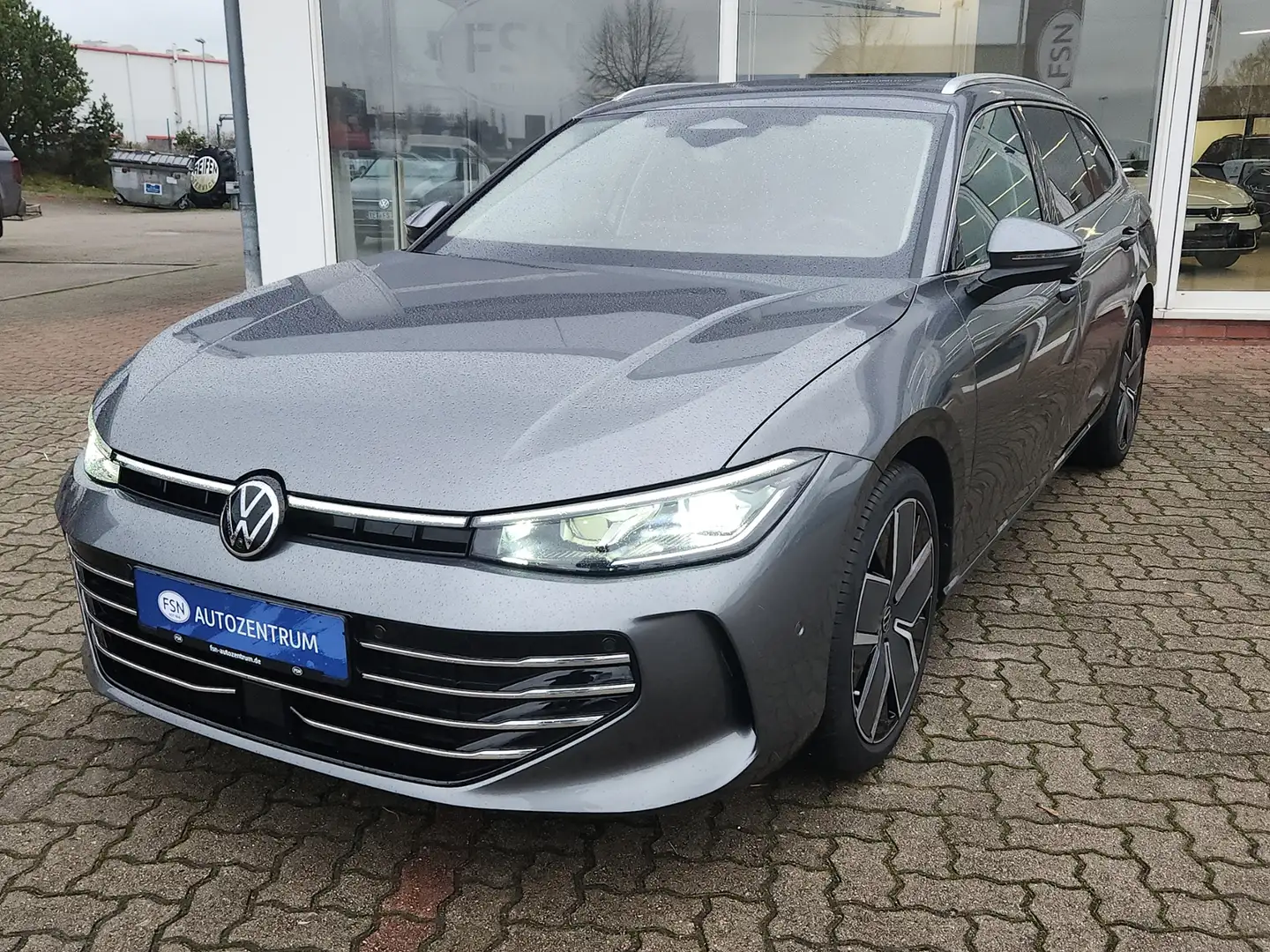 Volkswagen Passat 2.0 TDI Elegance Matrix AHK 360° STHZ Leder Pano Grau - 2