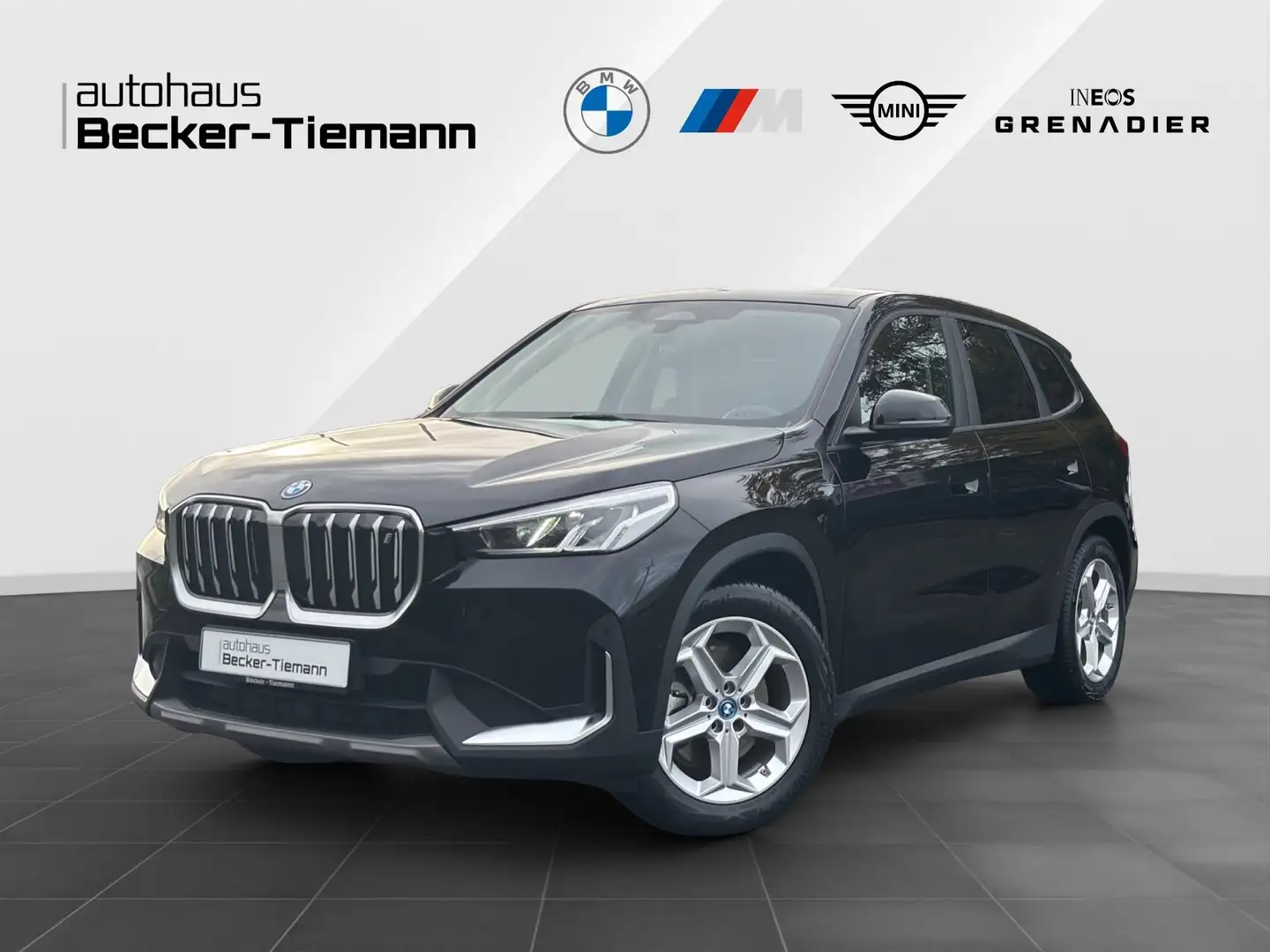 BMW iX 1 xDrive30 AHK | Parkassistenz | Sitzhz. | DAB etc Schwarz - 1