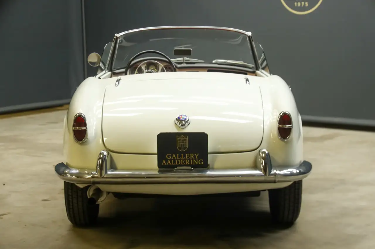 Alfa Romeo Giulietta Spider by Pinin Farina "A driver’s car par excelle, foto 6