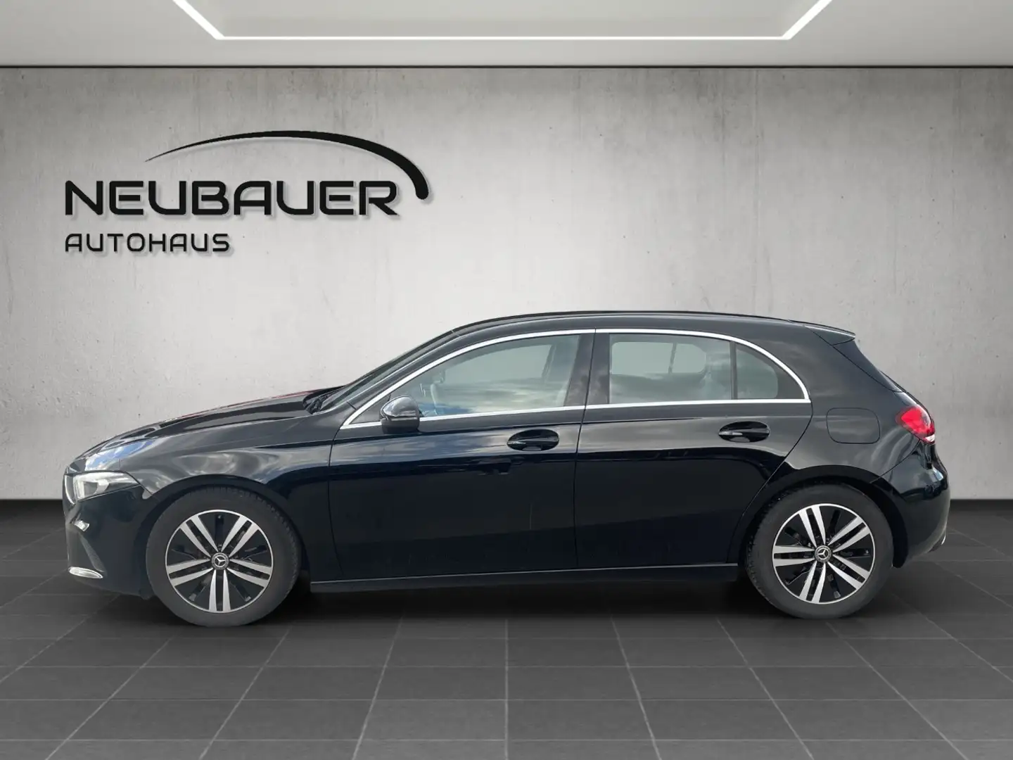 Mercedes-Benz A 180 d Kompaktlimousine Progressive MBUX RKam Schwarz - 2