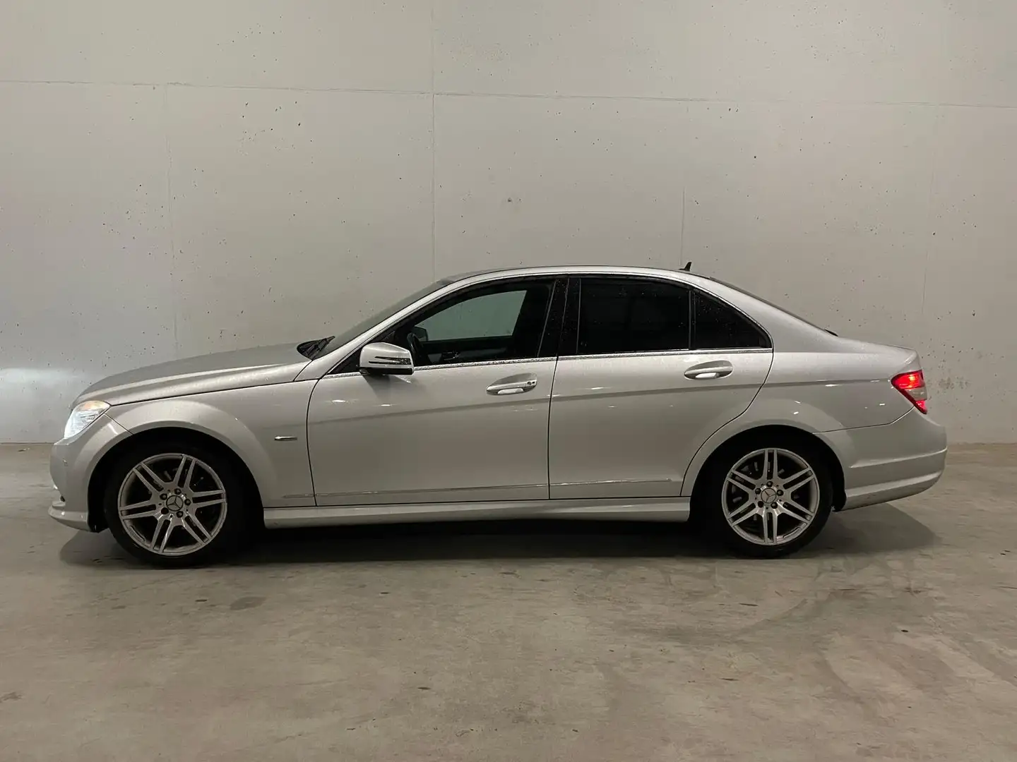 Mercedes-Benz C 180 Automaat Navi Leer Stoelverwarming Grau - 2