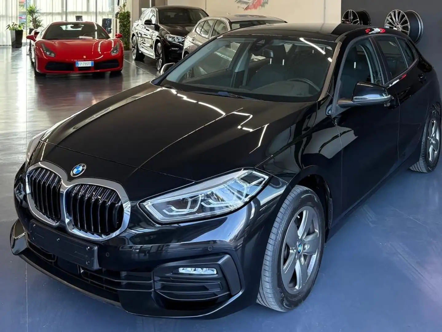 BMW 116 116d Business Advantage auto Schwarz - 2