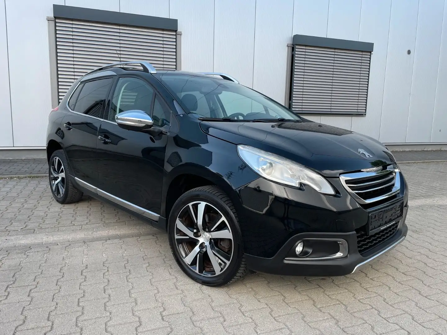 Peugeot 2008 131PS Leder Navi Sportsitze Tempomat Alu Schwarz - 2