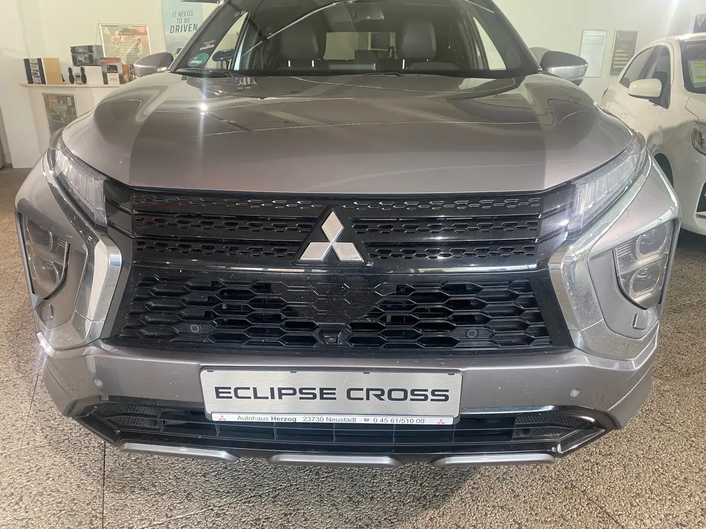 Mitsubishi Eclipse Cross Plus Hybrid 4WD Gris - 2