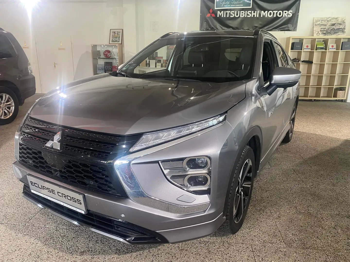 Mitsubishi Eclipse Cross Plus Hybrid 4WD Gris - 1