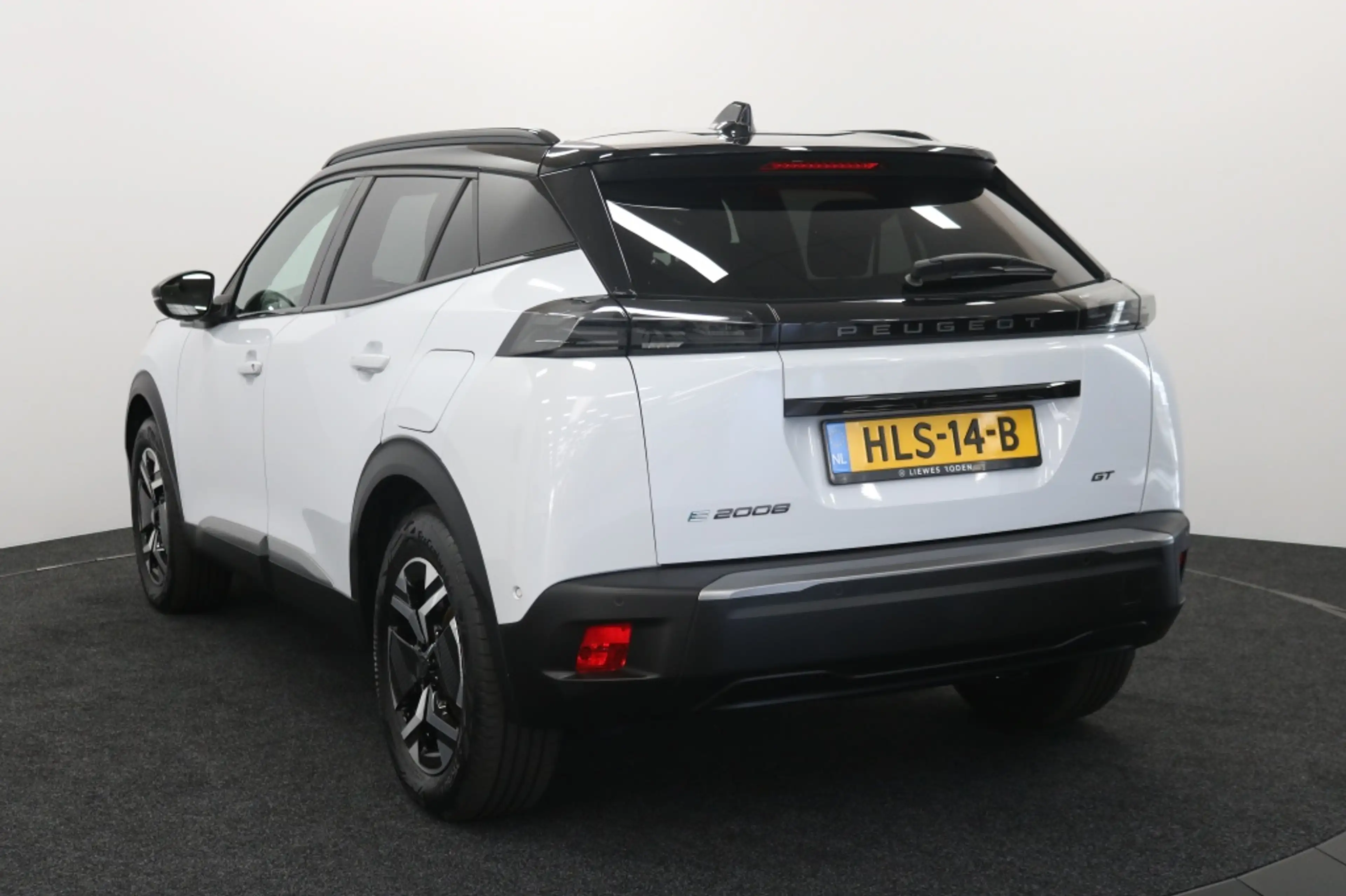 Peugeot e-2008 EV GT Avantage 54 kWh — photo 12
