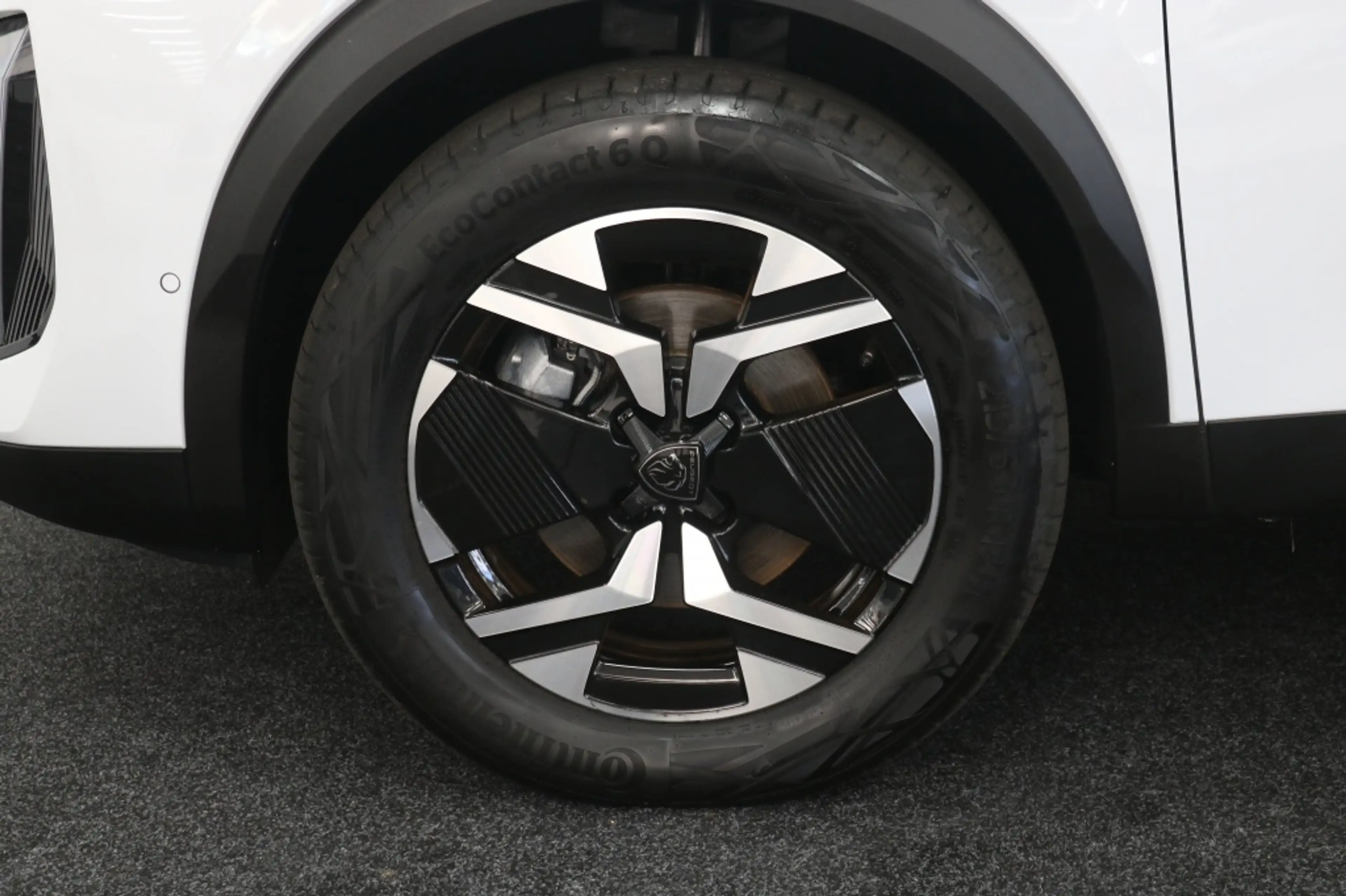 Peugeot e-2008 EV GT Avantage 54 kWh — photo 11