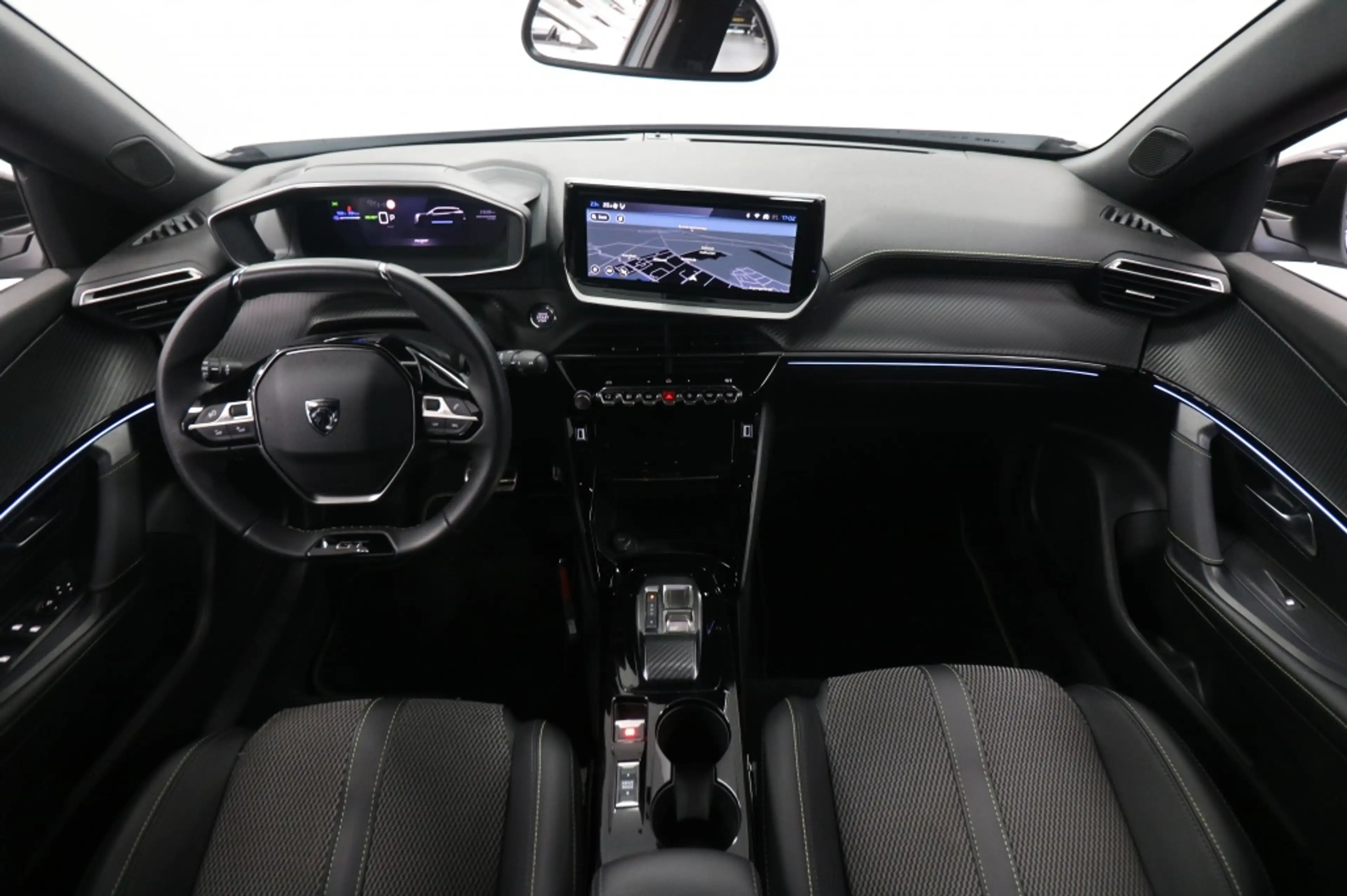 Peugeot e-2008 EV GT Avantage 54 kWh — photo 2
