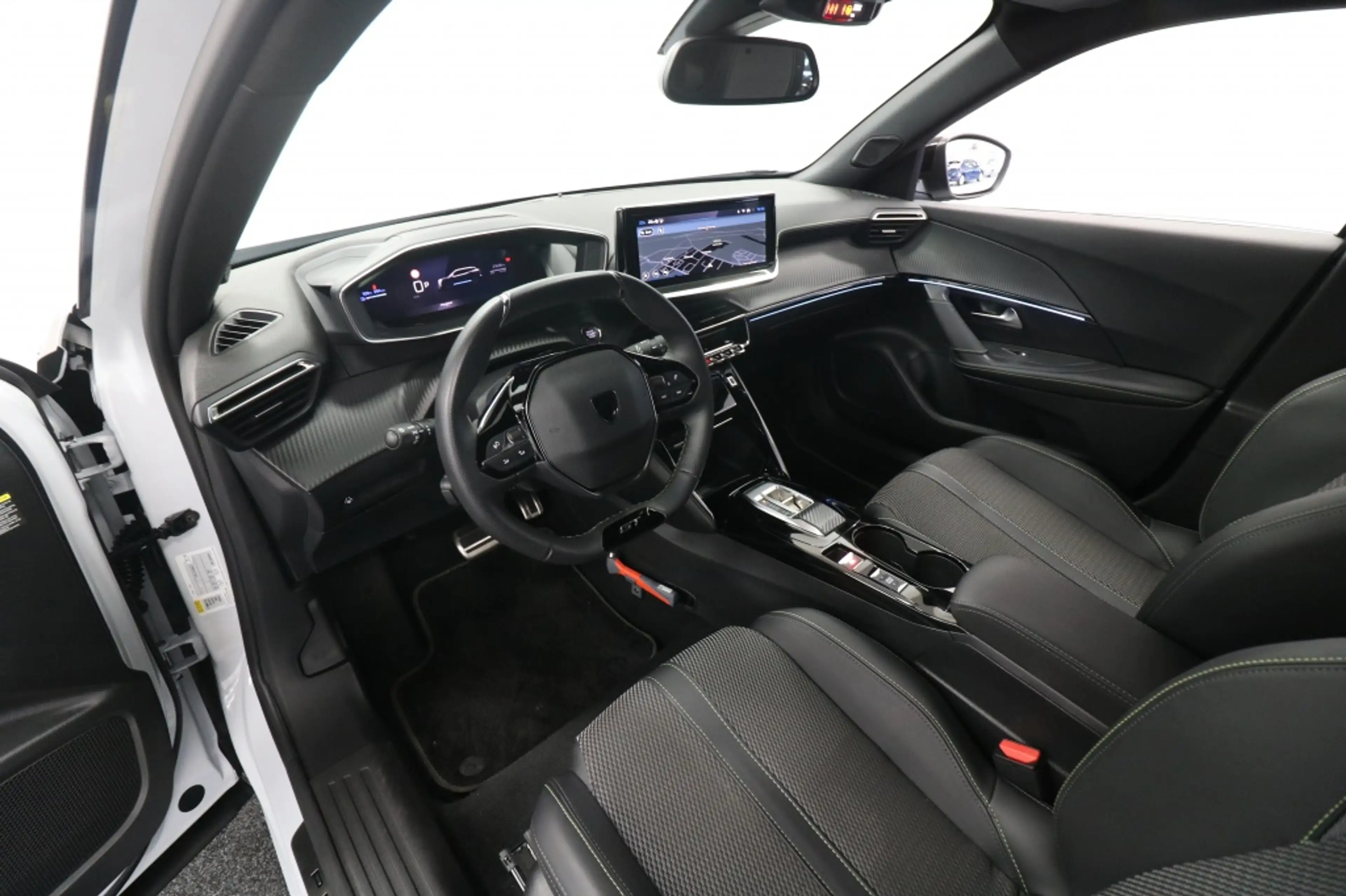 Peugeot e-2008 EV GT Avantage 54 kWh — photo 5