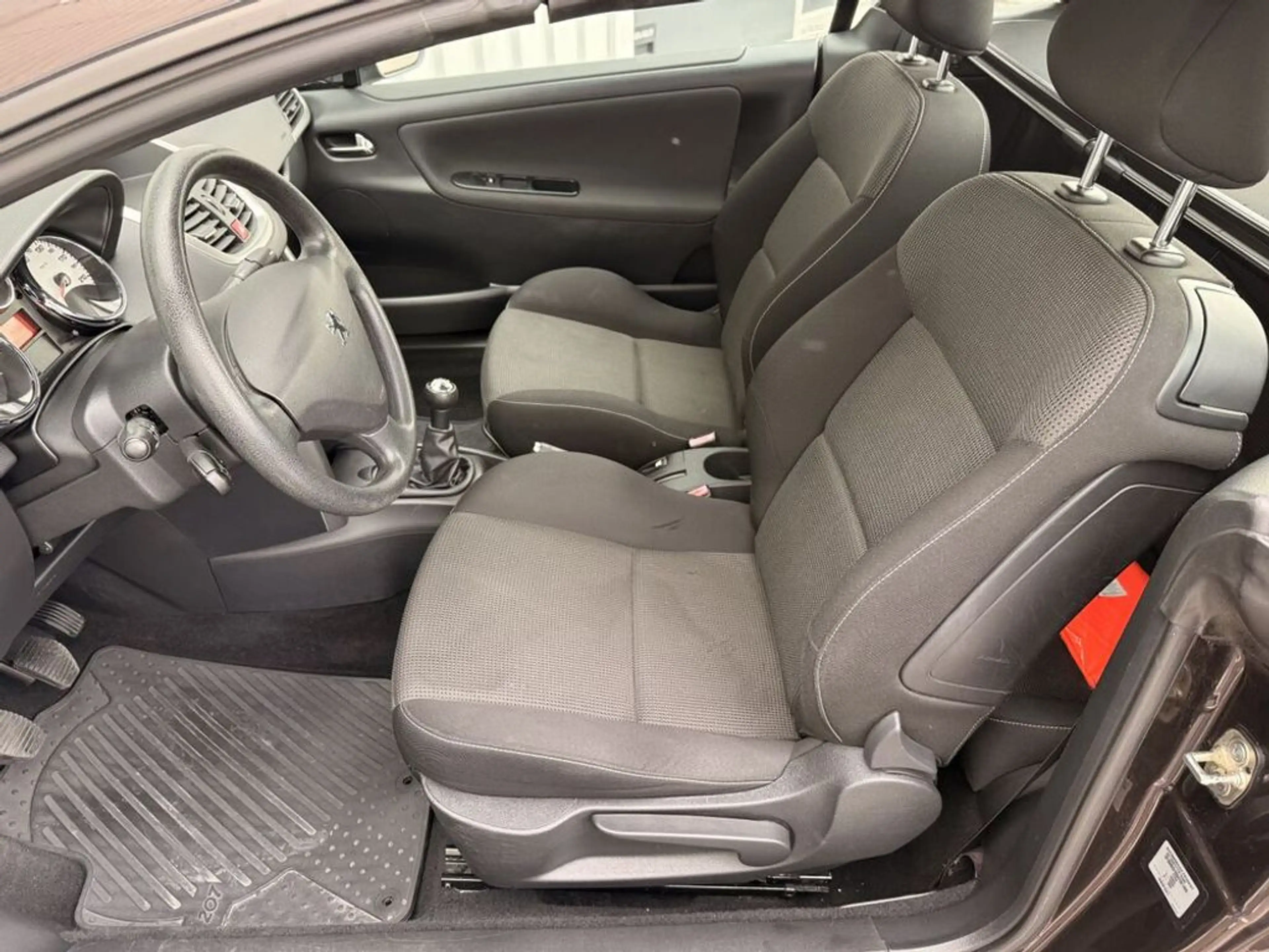 Peugeot 207 CC Basis — photo 12