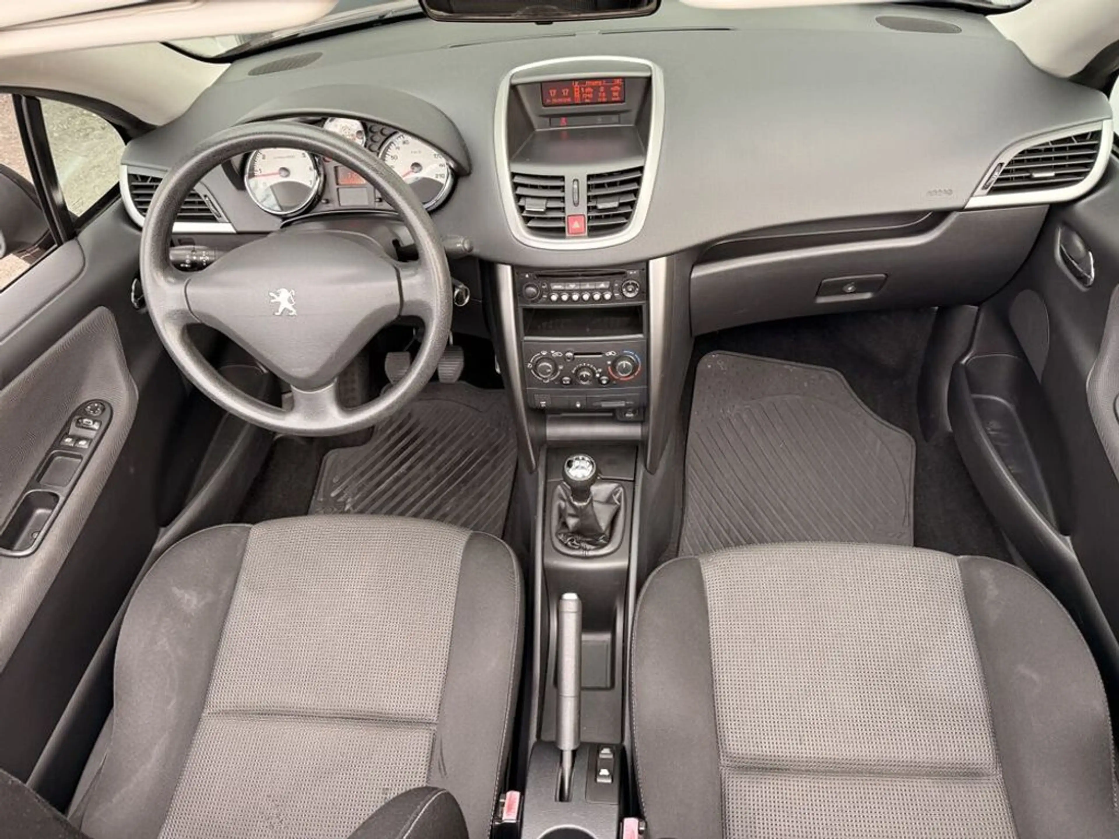 Peugeot 207 CC Basis — photo 14