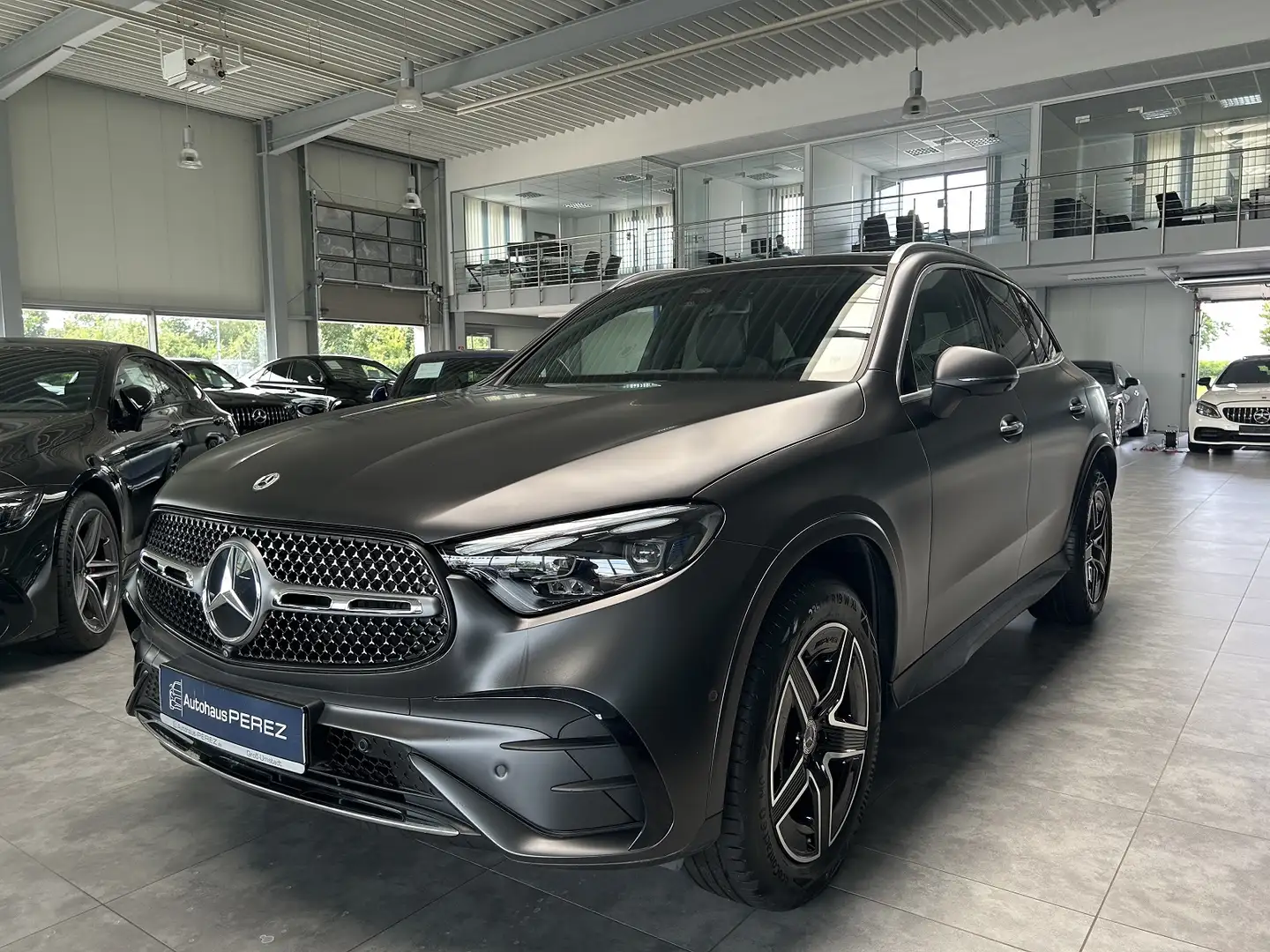 Mercedes-Benz GLC 300 d 4M AMG PREMIUM+ MAGNO-AIRMATIC-PANO Gris - 2