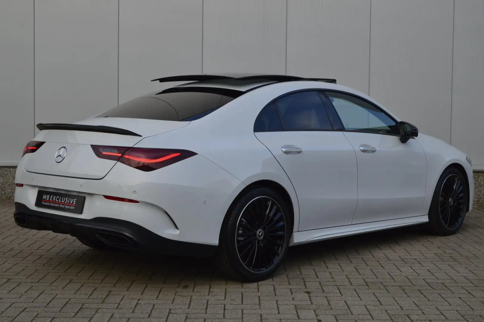 Mercedes-Benz CLA 180 AMG Facelift Night Edition1 AUT7 (2024) Blanco - 2
