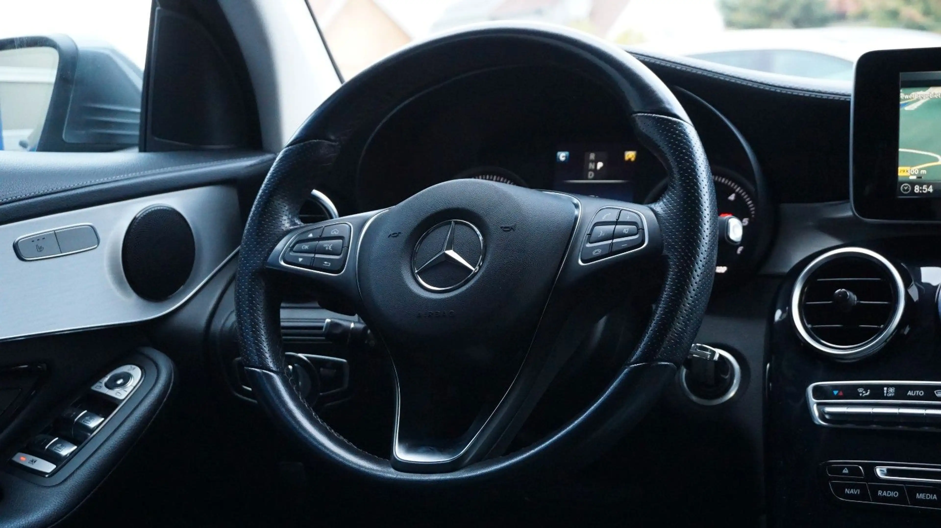 Mercedes-Benz GLC 220 d 4Matic Navi Kamera Sommer/Winterreifen — photo 12