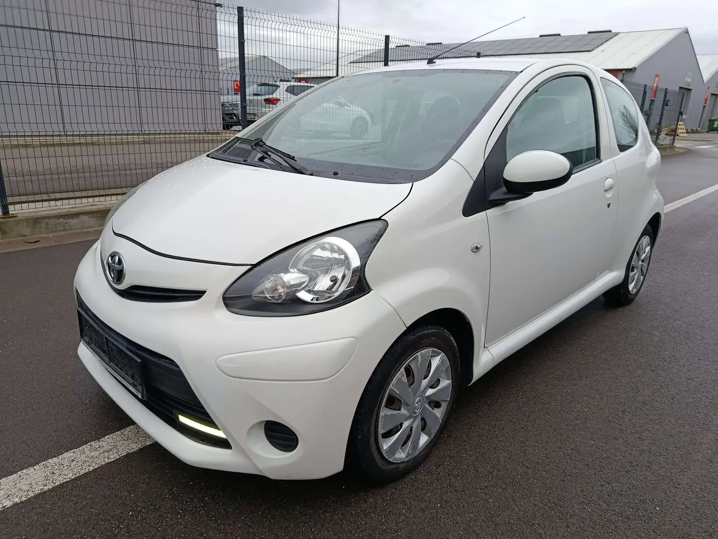 Toyota Aygo Aygo 1.0i Active prêt à immatriculer Blanc - 1