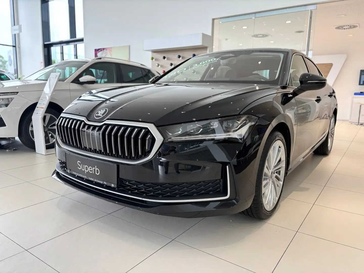Skoda Superb L&K TSI mHEV DSG Schwarz - 2