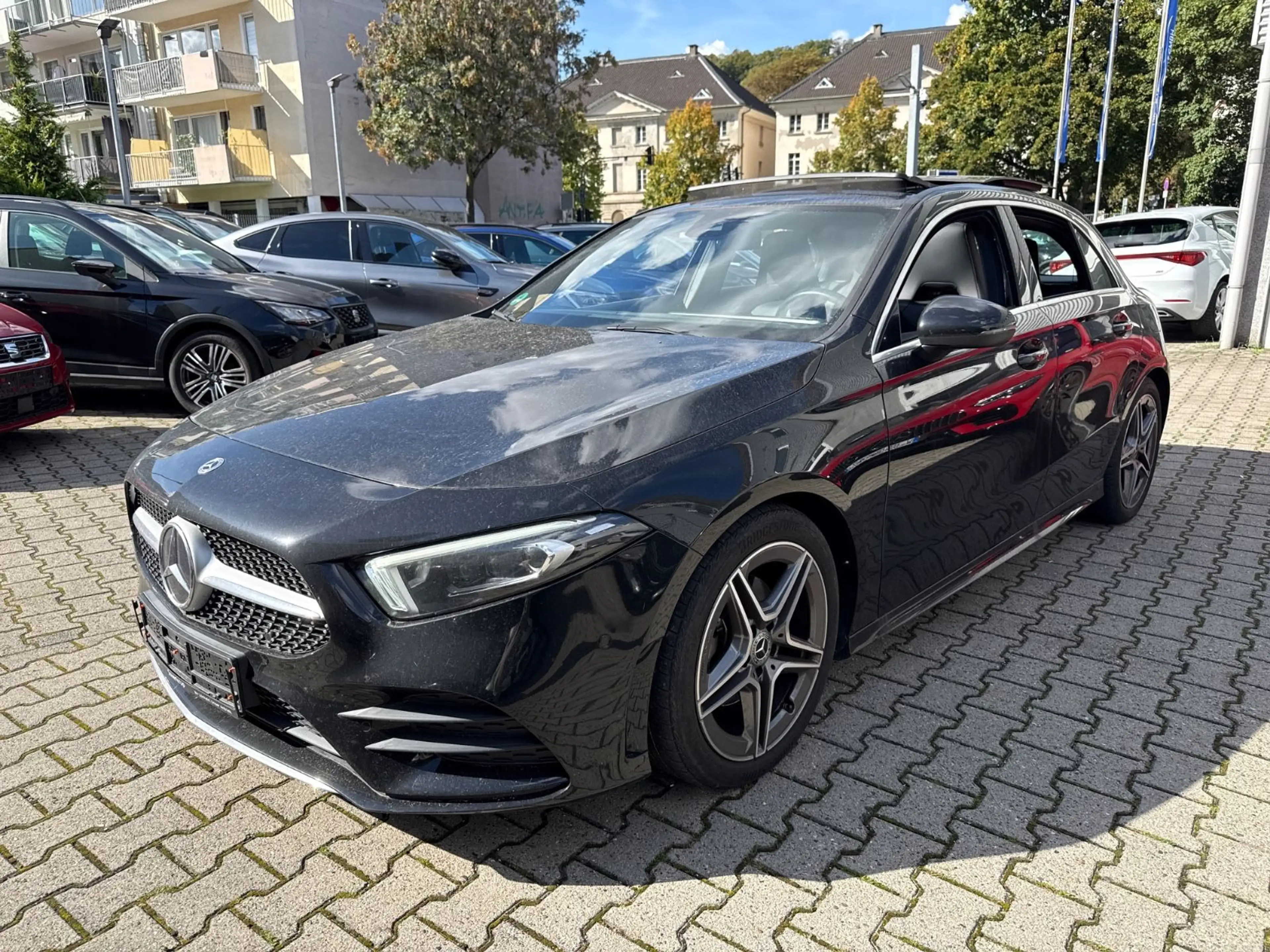 Mercedes-Benz A 200 AMG Line*Pano*Kamera*Carplay*Szh