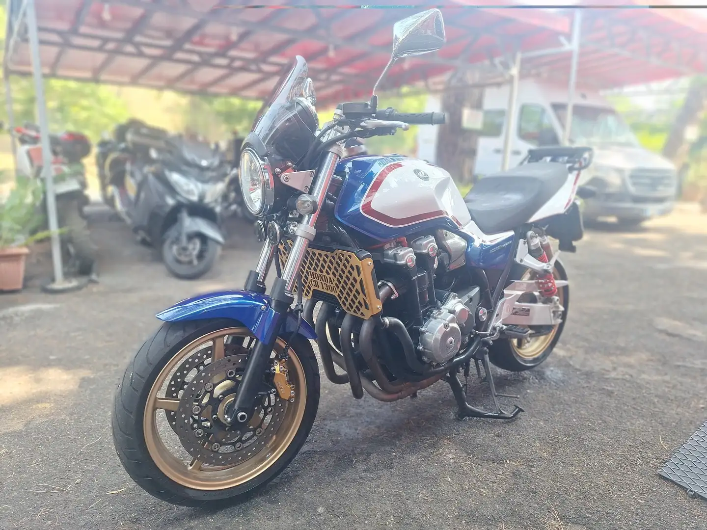 Honda CB 1300 Bílá - 2