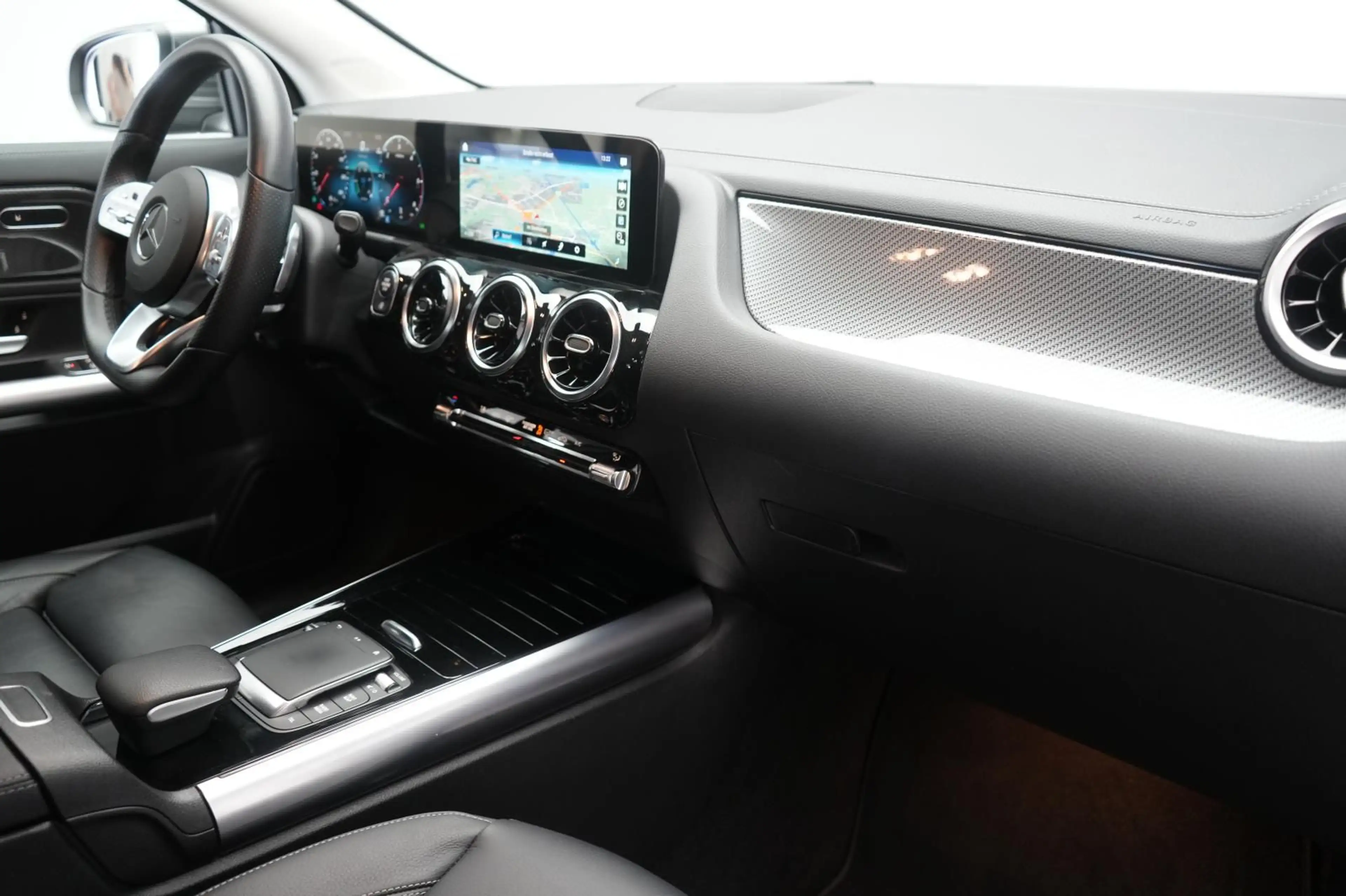 Mercedes-Benz GLA 220 d 8G-DCT AMG Line Leder/Temp/Kamera/Lane — photo 7