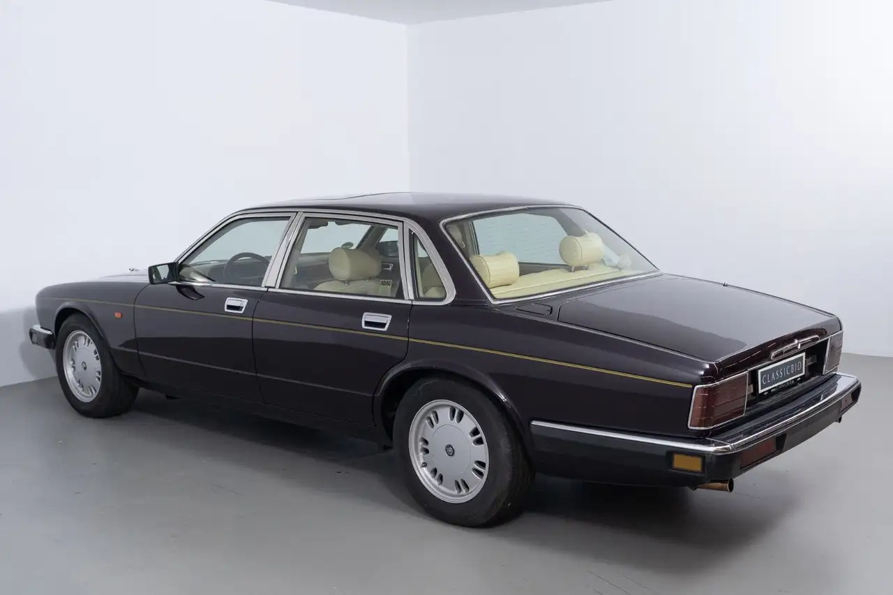 Jaguar XJ40, foto 5