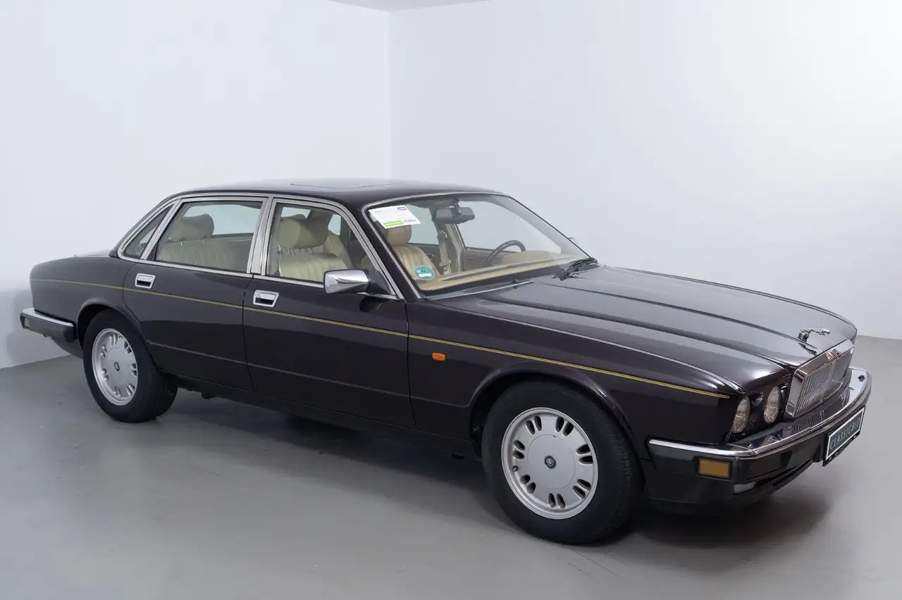 Jaguar XJ40, foto 2