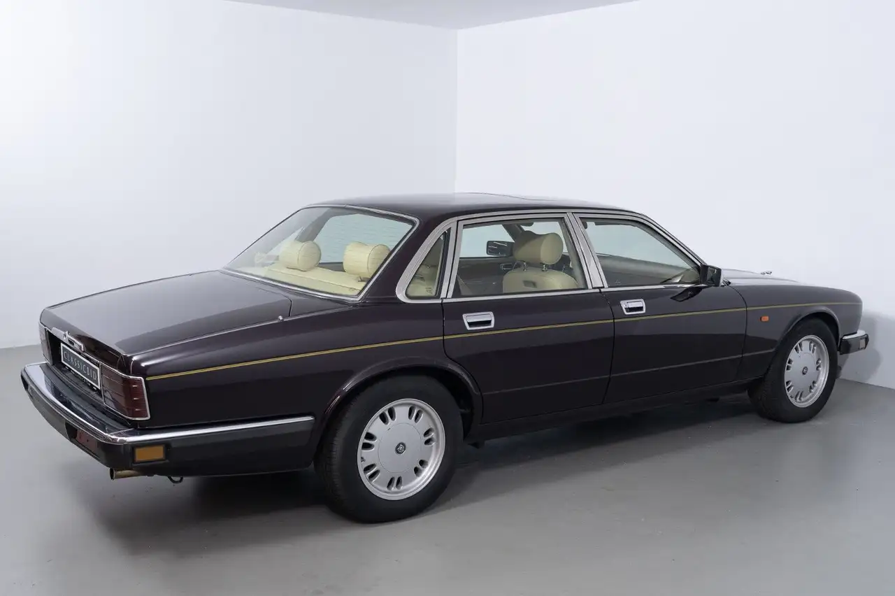 Jaguar XJ40, foto 6