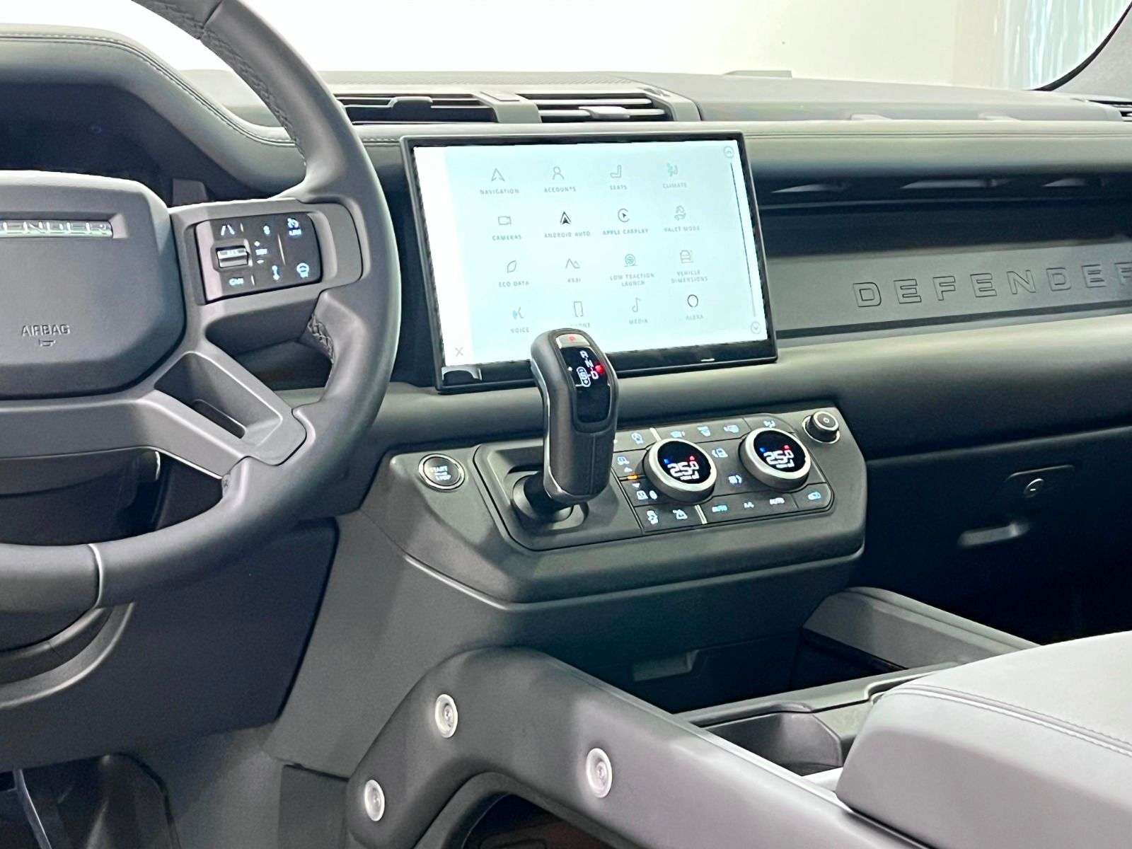 2025 Land Rover Defender P400 X-DYNAMIC SE thumb 18
