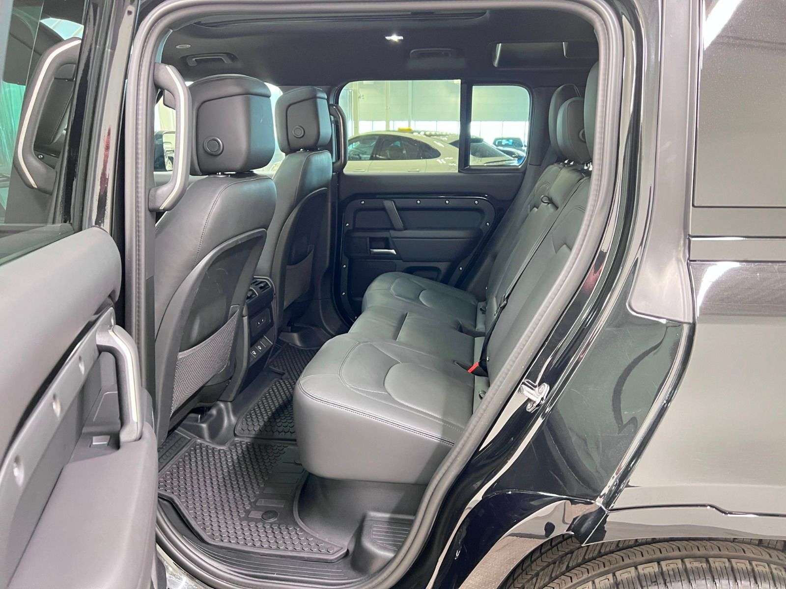 2025 Land Rover Defender P400 X-DYNAMIC SE thumb 24