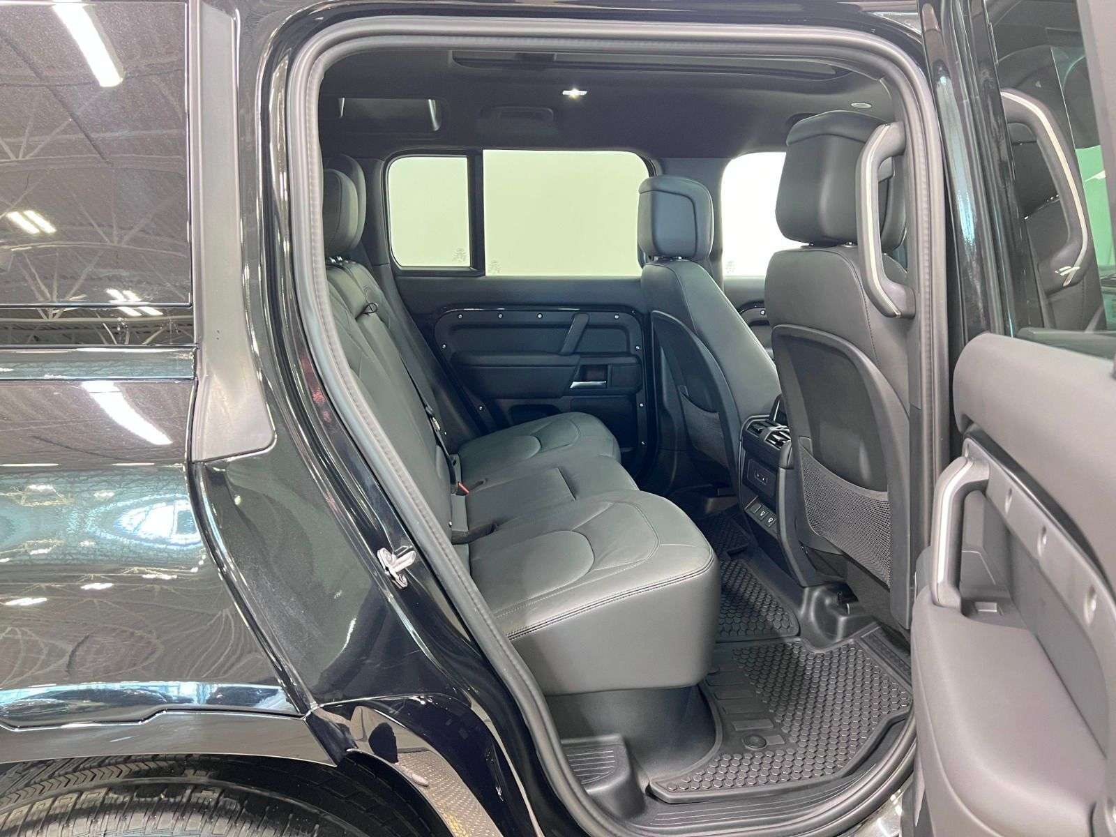2025 Land Rover Defender P400 X-DYNAMIC SE thumb 23