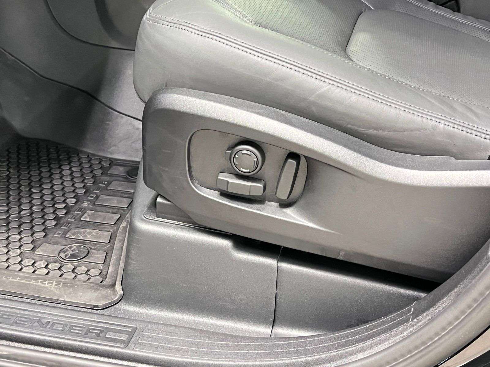 2025 Land Rover Defender P400 X-DYNAMIC SE thumb 30