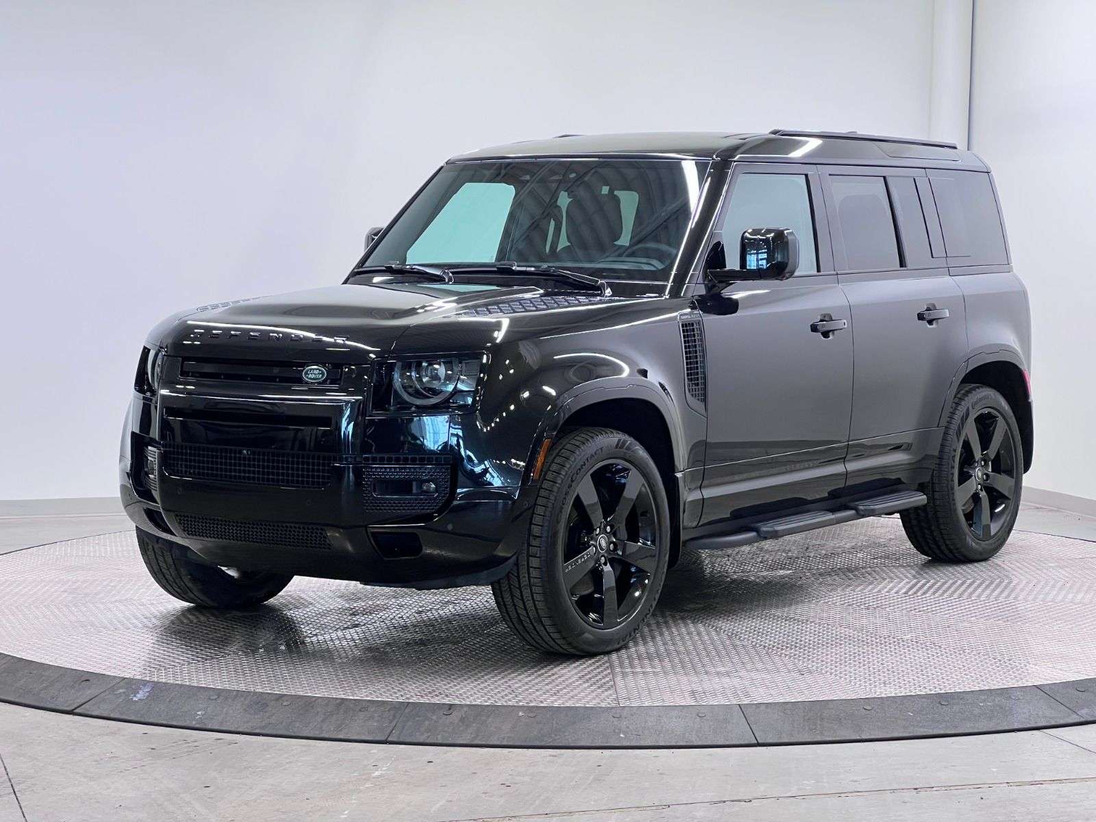 2025 Land Rover Defender P400 X-DYNAMIC SE