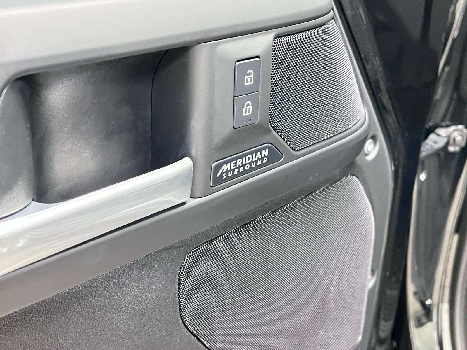2025 Land Rover Defender P400 X-DYNAMIC SE thumb 29