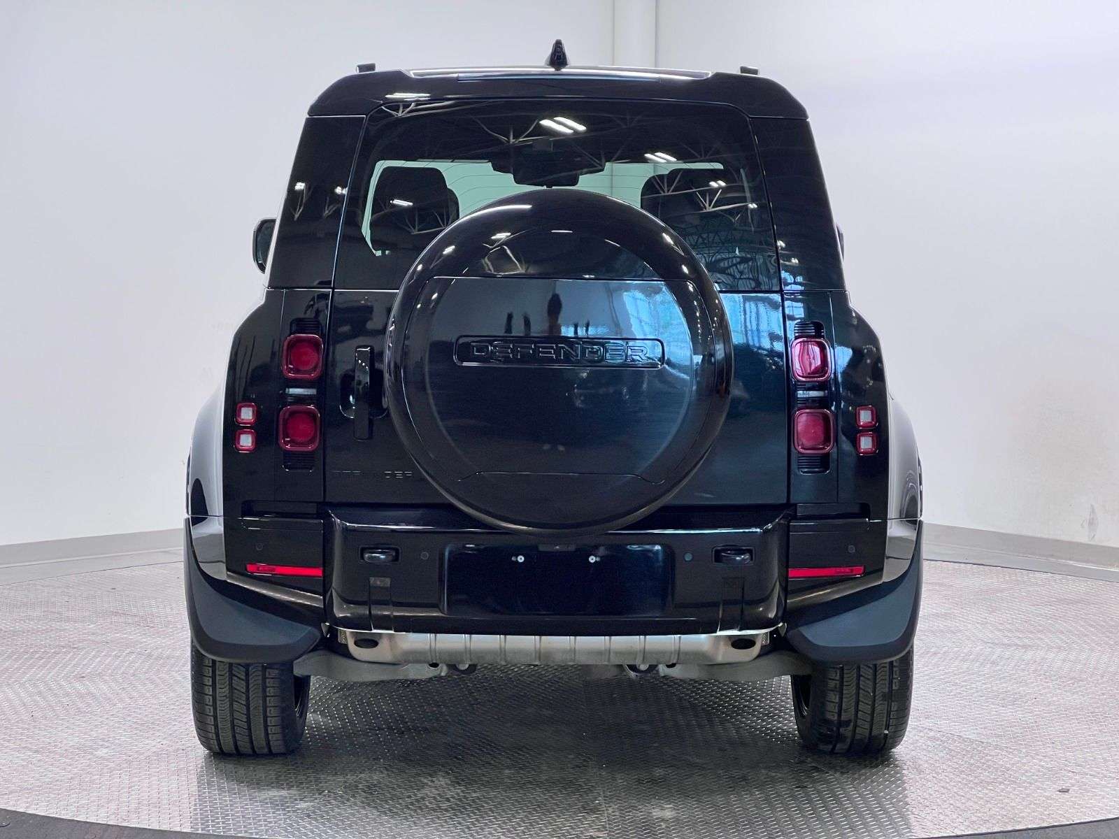 2025 Land Rover Defender P400 X-DYNAMIC SE thumb 6
