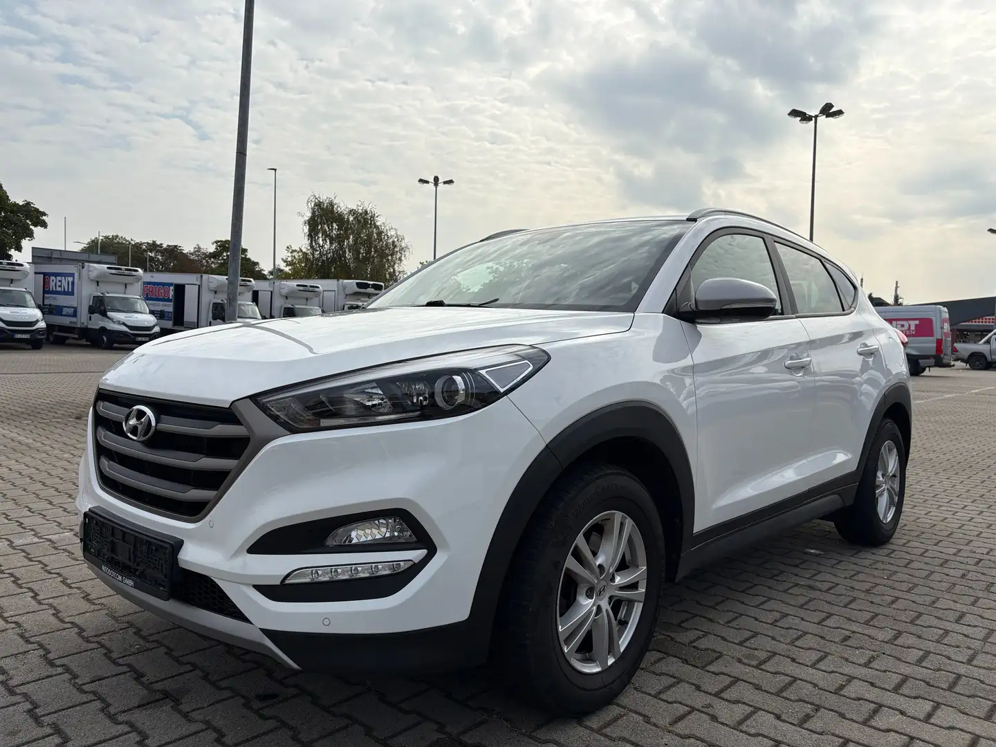 Hyundai TUCSON Tucson 1.6 Turbo Advantage *AHK*KAMERA*NAVI*SPUR Weiß - 2