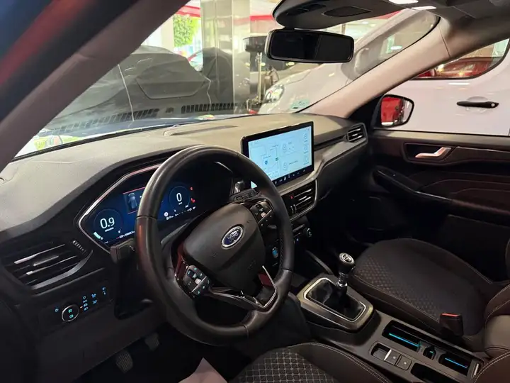 Ford Kuga Titanium 1.5 EcoBoost 2025, foto 19