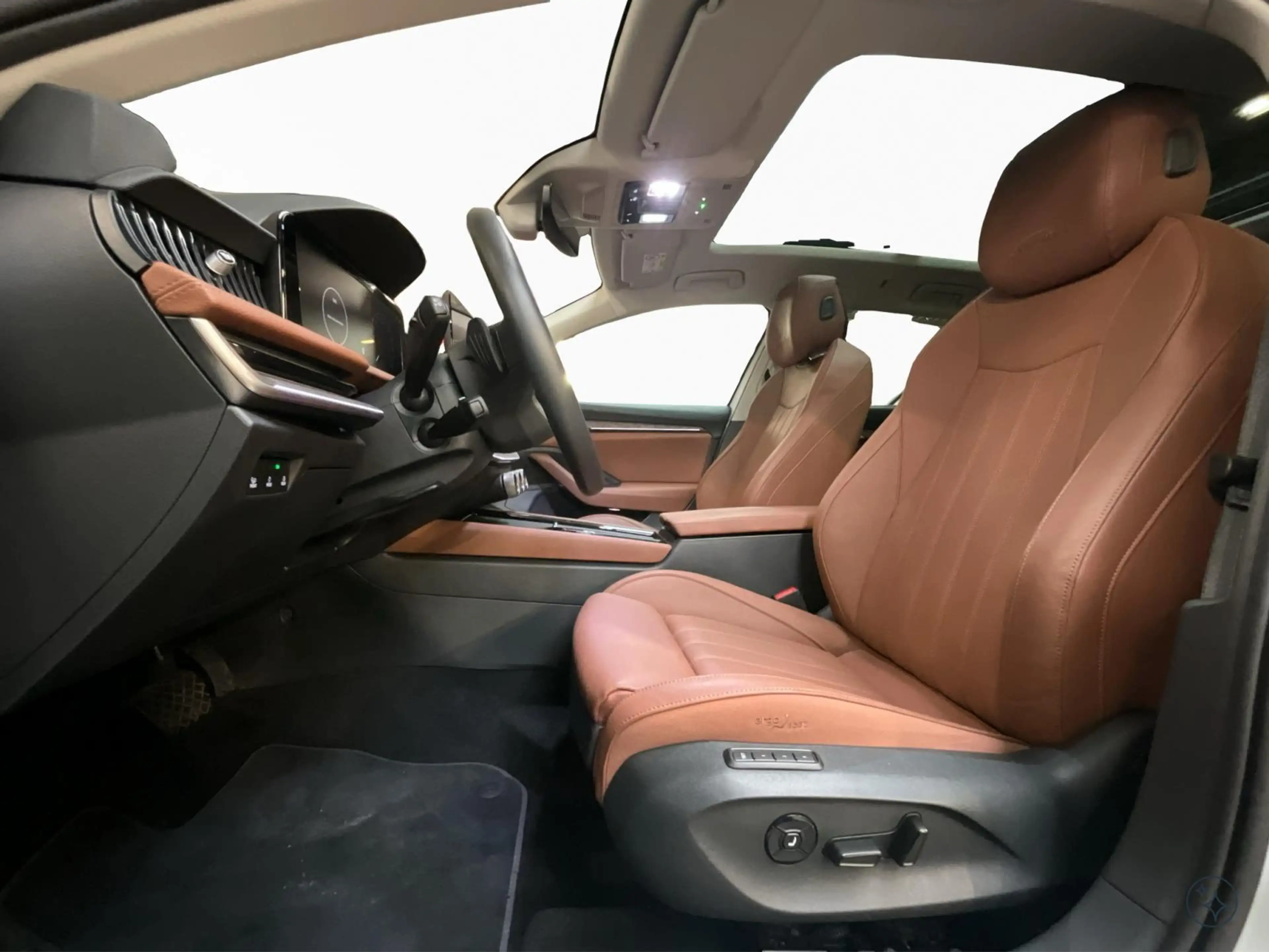 Skoda Superb L&K+DSG+4x4+AHK+LM19+Head-up+Pano+Led+Navi+DAB — photo 9