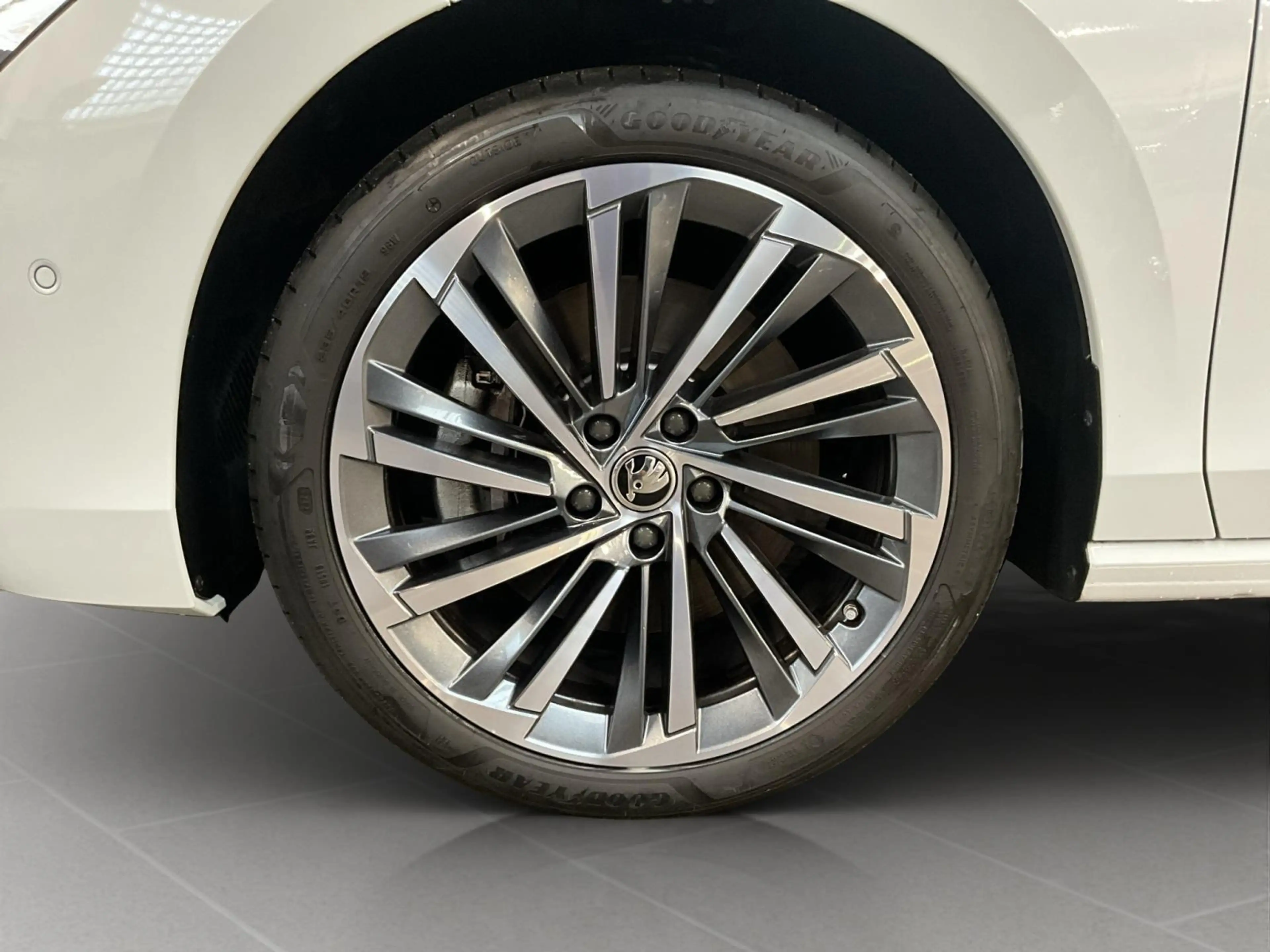 Skoda Superb L&K+DSG+4x4+AHK+LM19+Head-up+Pano+Led+Navi+DAB — photo 8