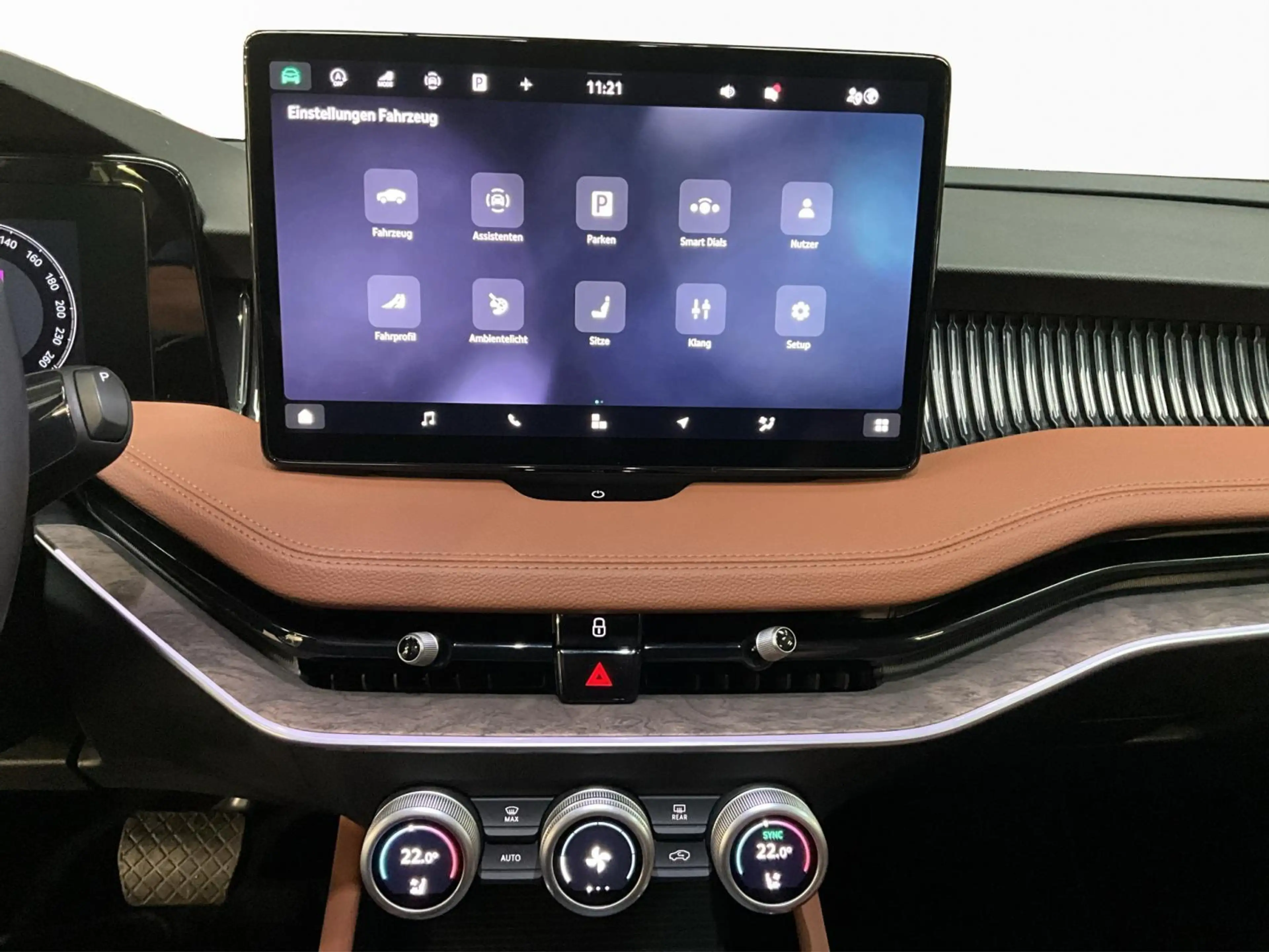 Skoda Superb L&K+DSG+4x4+AHK+LM19+Head-up+Pano+Led+Navi+DAB — photo 13