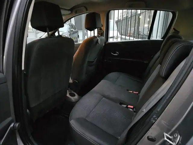 Renault Clio view 9