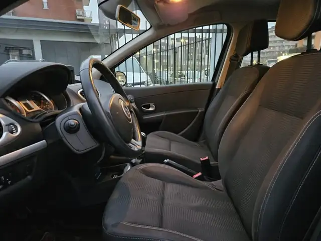 Renault Clio view 8