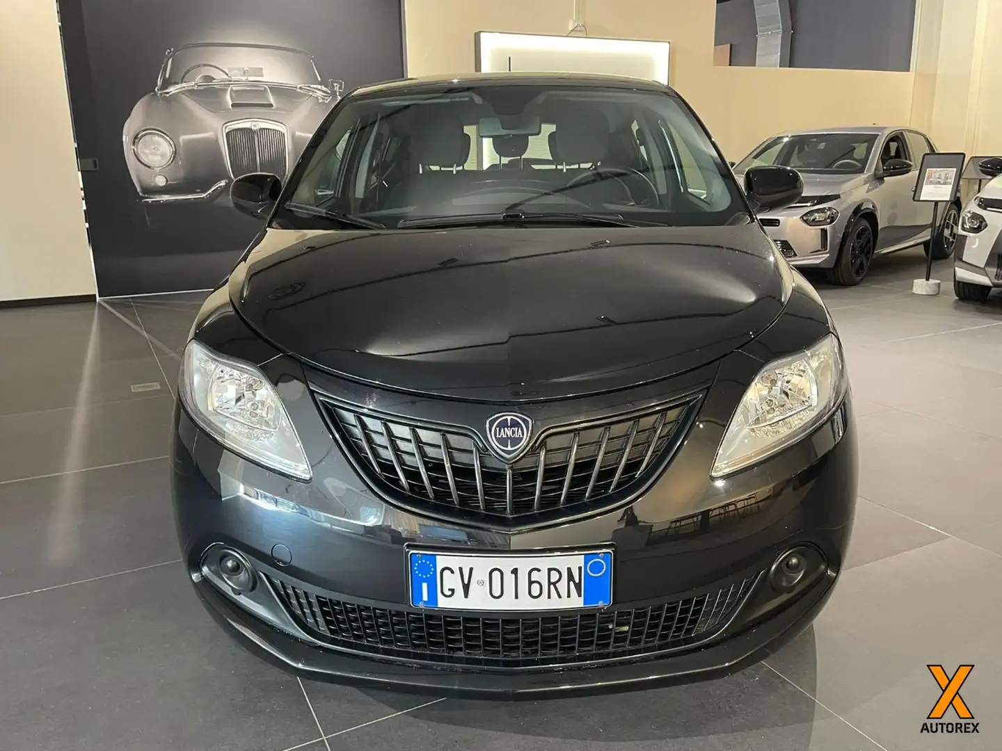 Lancia Ypsilon 1.0 FireFly 5 porte S&S Hybrid Gold Black - 2