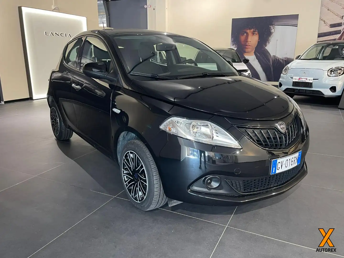 Lancia Ypsilon 1.0 FireFly 5 porte S&S Hybrid Gold Black - 1