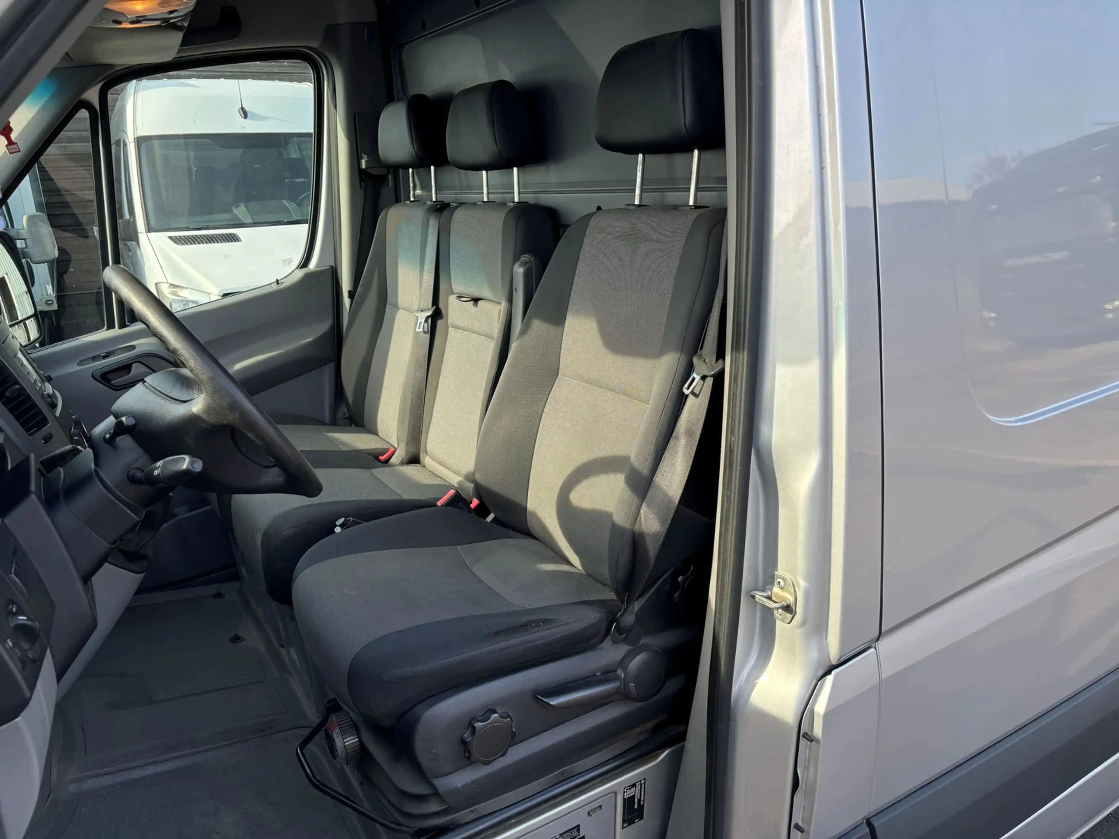 Volkswagen Crafter 2.0 TDI L2 H2 FULL OPTIONS!! EURO 6! — photo 10