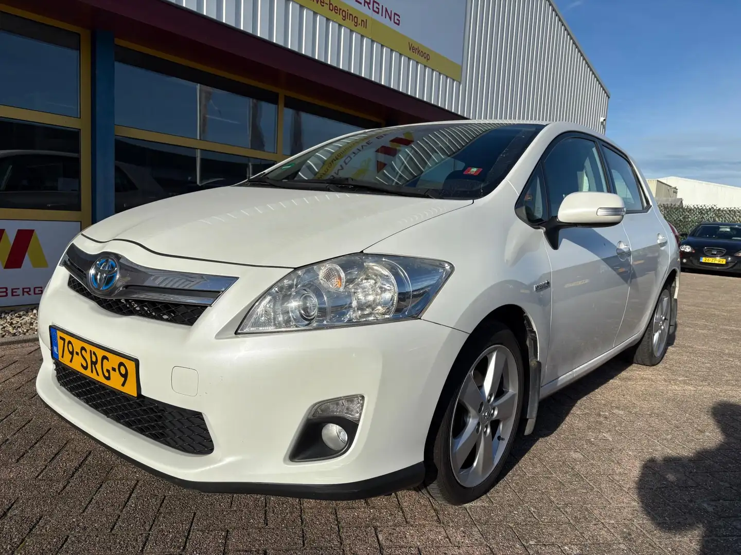 Toyota Auris 1.8 Full Hybrid Dynamic Business Blanc - 1