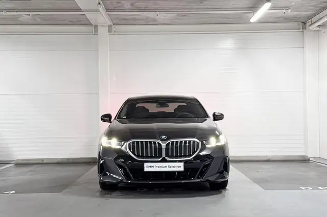 BMW 5 Series view 5