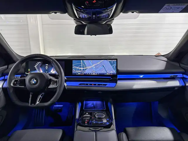 BMW 5 Series view 11
